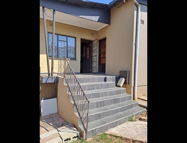 5 BEDROOM FREEHOLD FOR SALE IN NEWHOLME
